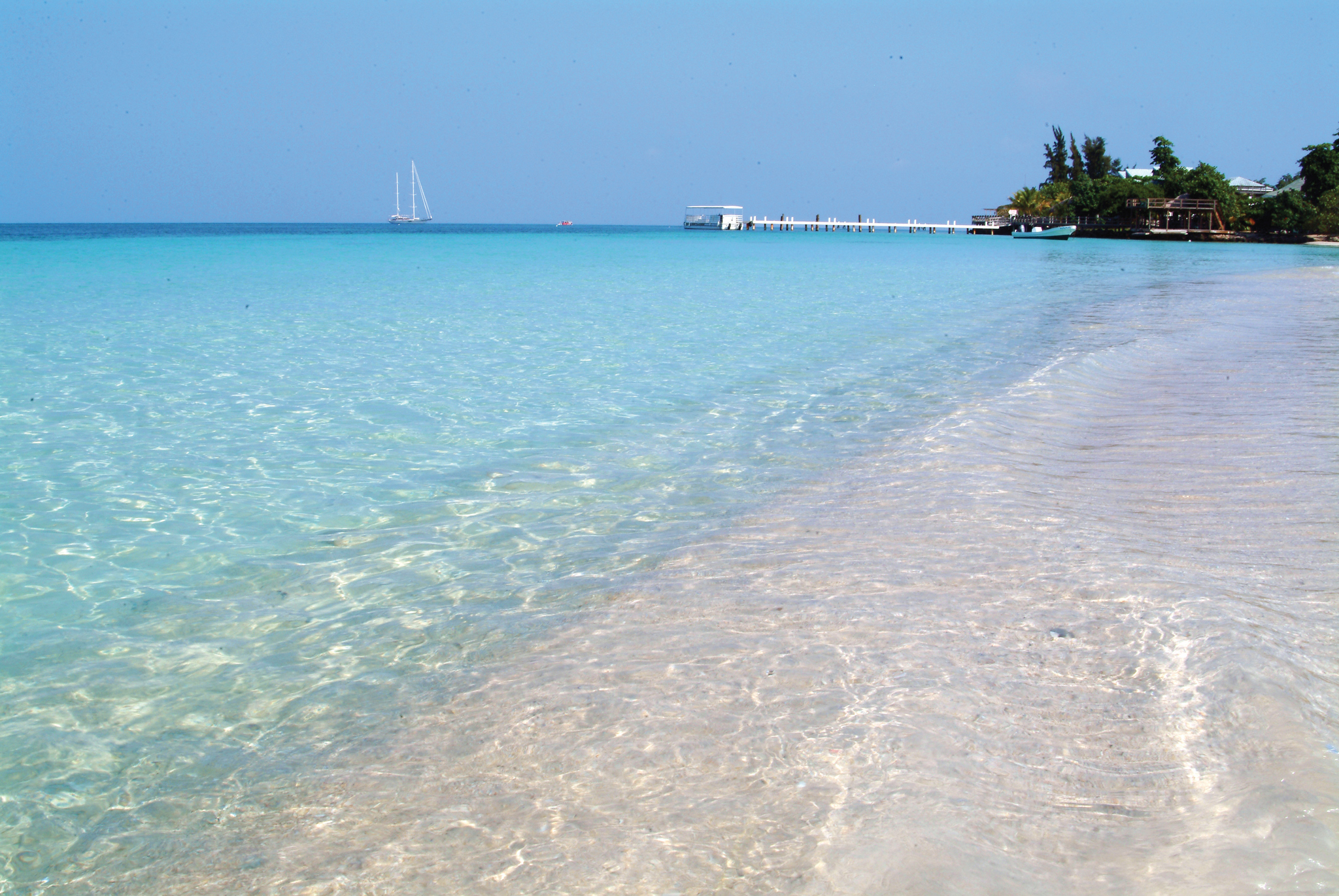 Место пляжа 2 3. Гондурас фото пляжей. West Bay Beach Катар. West Bay Beach. Пляж Вест Бэй Гондурас.