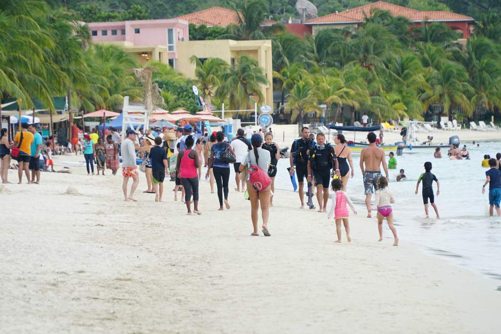 Oficina de Turismo realiza reclutamiento en Islas de la Bahía para laborar en el extranjero